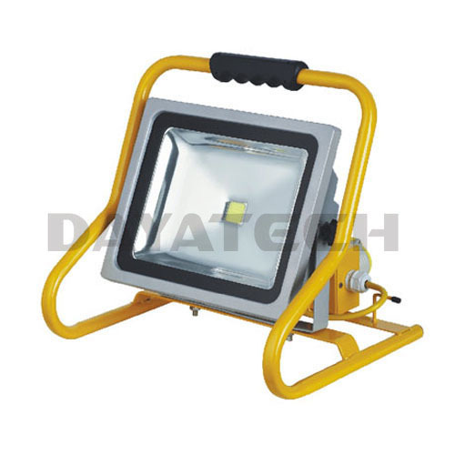 Lampu Sorot LED 50W portabel kanthi Soket BS